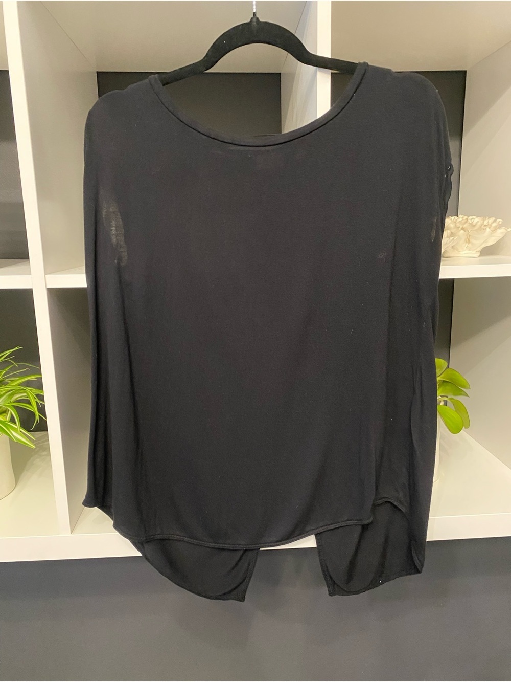 Aritzia Wilfred Black Lightweight Sleeveless Too With Split Back Detail Size M